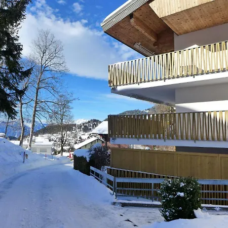 Studio Balmoral-3 *